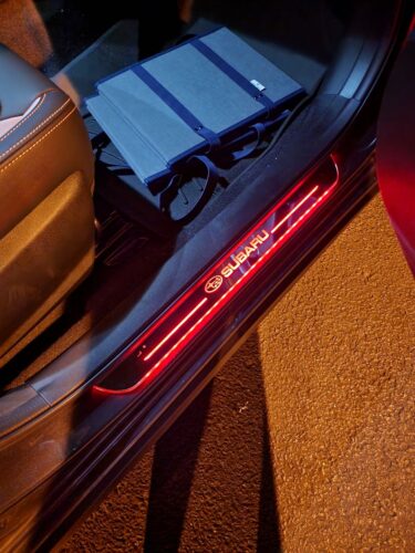 Click to view full screen Scuturi praguri LED personalizate cu text la alegere photo review